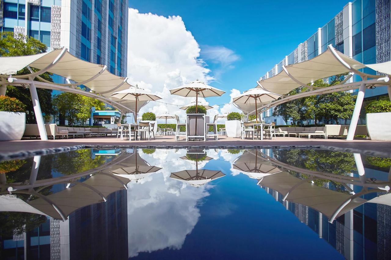 Crimson Hotel Filinvest City, Manila Muntinlupa City Εξωτερικό φωτογραφία The pool at the Ritz-Carlton, South Beach